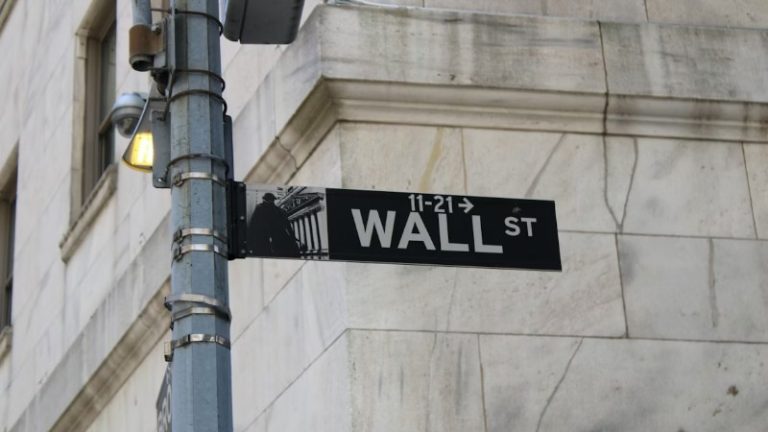 Market volatility intensifies as Wall Street confronts AI fears and rate doubts