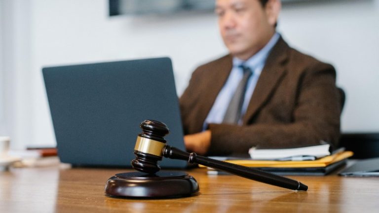 Leading crypto companies seek federal trust bank charters