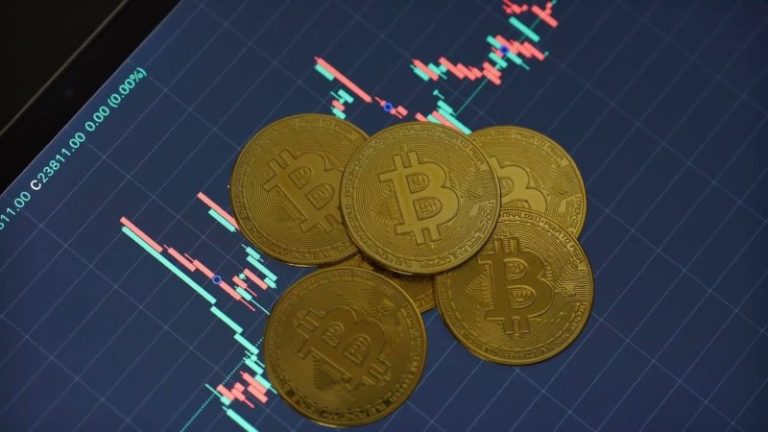 Schiff vs. Bitcoin holders explodes after BTC falls below $100K