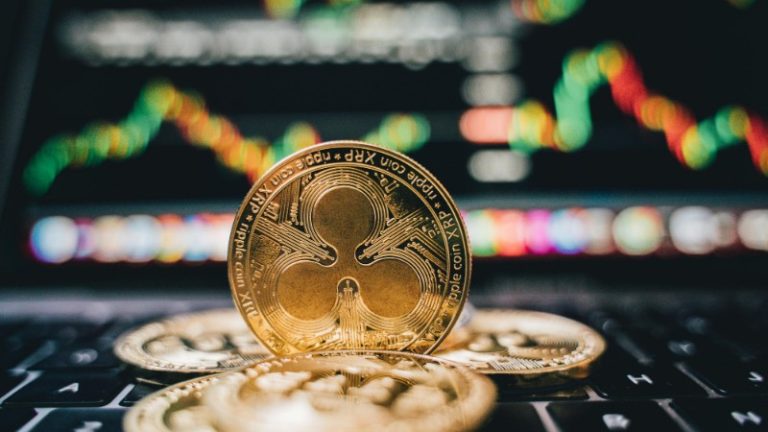 Credit Blockchain pilots free AI tools for XRP portfolio management