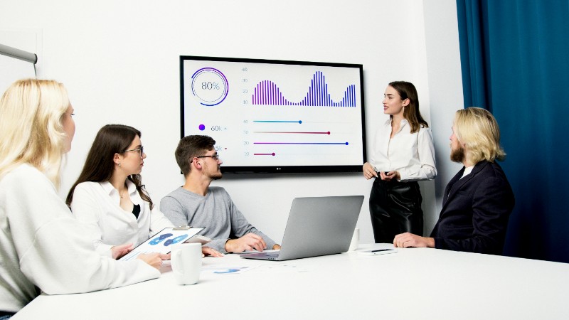 Professional business meeting with a team analyzing data on a presentation screen., tags: economic - pexel
