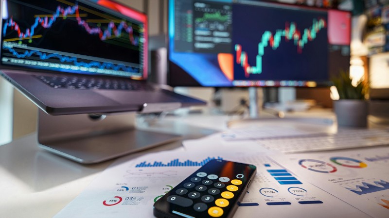 Modern workspace showcasing financial analysis with digital charts and reports., tags: global economic outlook 2026 - pexel
