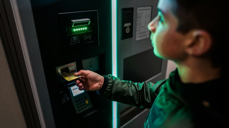 w 0, tags: global banking - unsplash