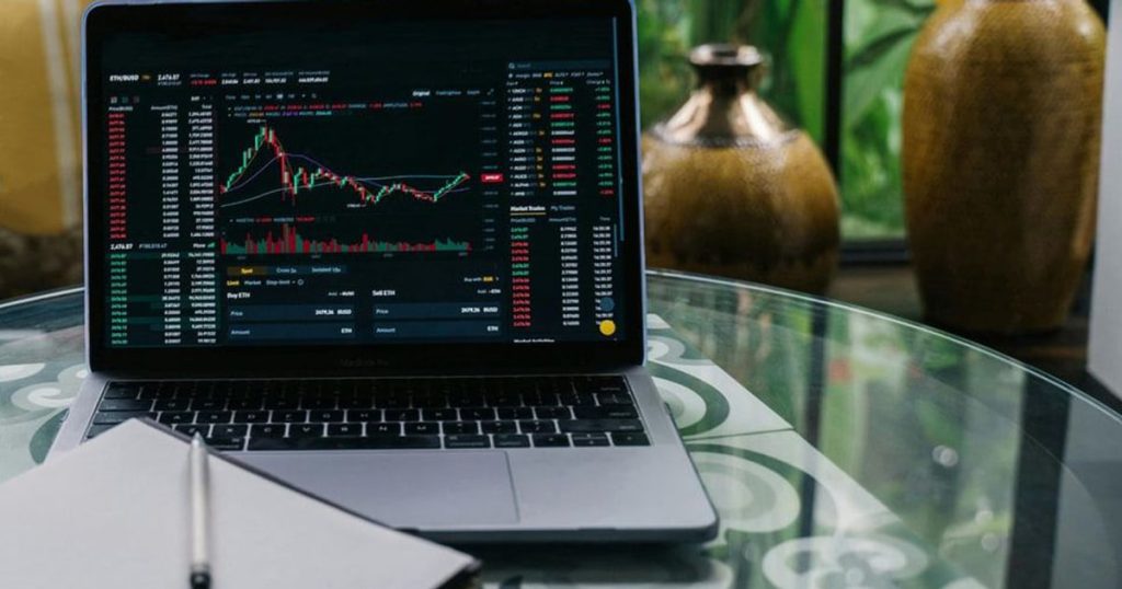 XRP at a crossroads as ETF momentum builds but breakout remains uncertain
