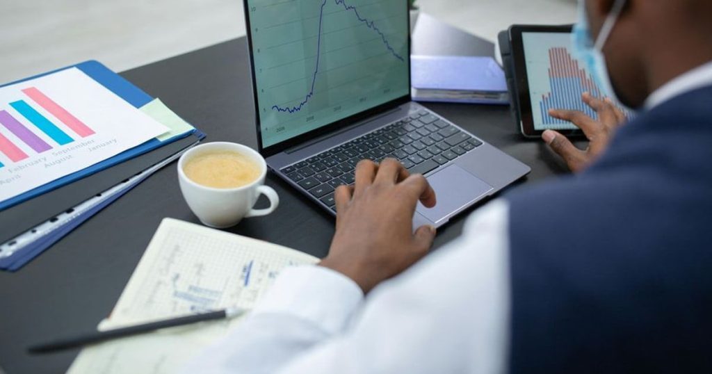 Top economist flags rising recession risks