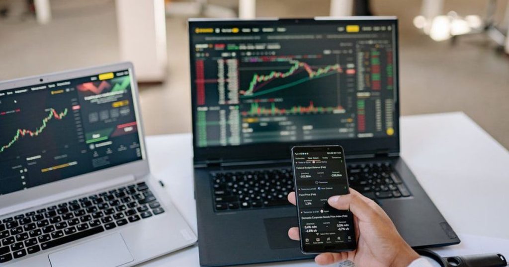 How Broad-Market ETFs Can Strengthen a Retirement Portfolio