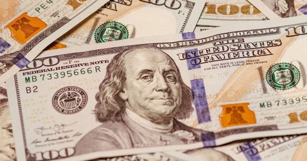 Former IMF Adviser Warns US Dollar Confidence Crisis Could Top 50%