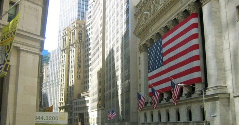 Behind the Market Split, AI Growth Shapes Wall Street’s Next Move