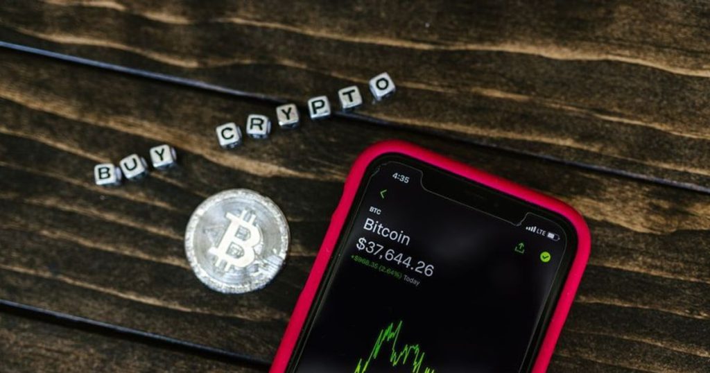 ‘Buy Crypto’ Searches Eye 2026 High as Bitcoin Queries Lose Steam
