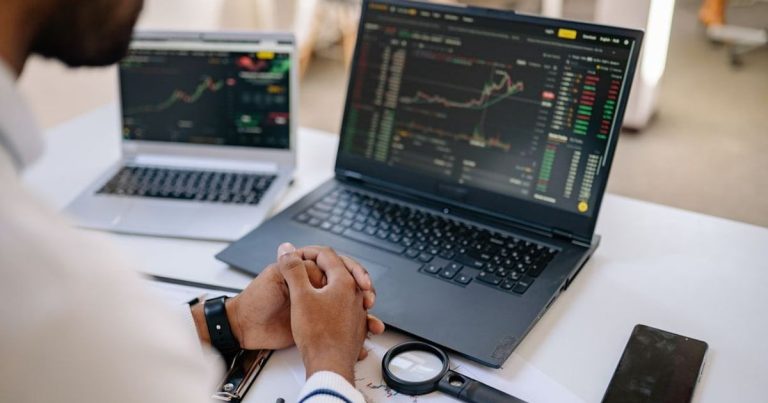 SME Stocks in India: Big Growth Opportunities, Bigger Risks for Investors